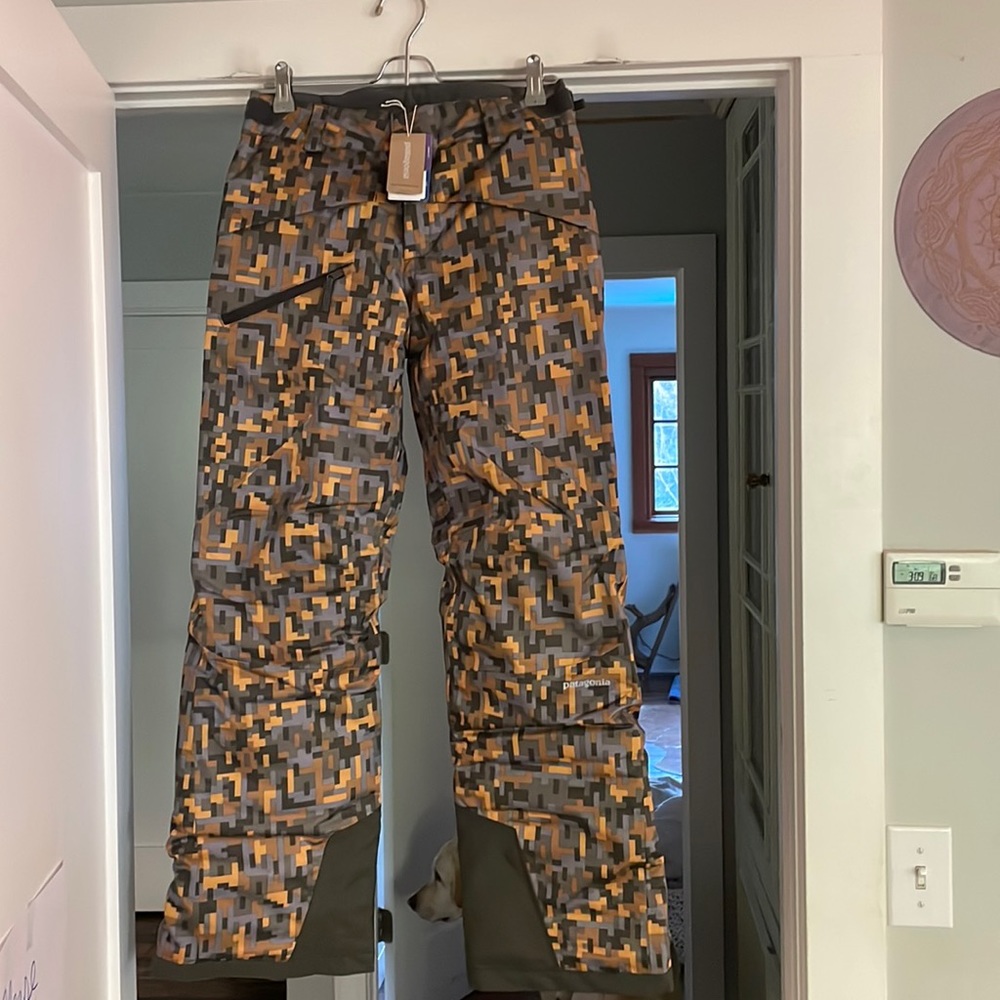 Patagonia kids large snowboard or ski pants. Green camo